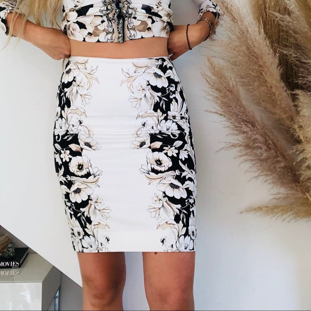 WHBM Black White Tan Floral Mirror Print Pencil Bodycon Knee Length Midi Skirt 4